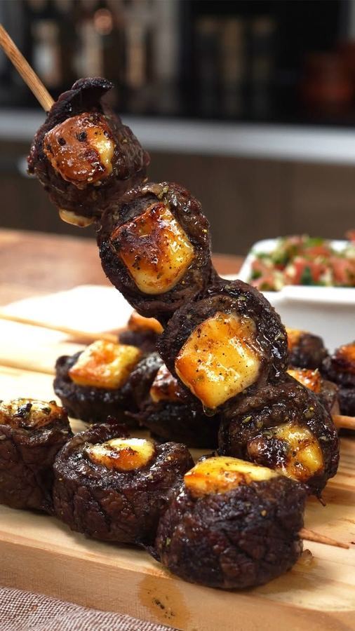 Espetinho de carne sol com queijo