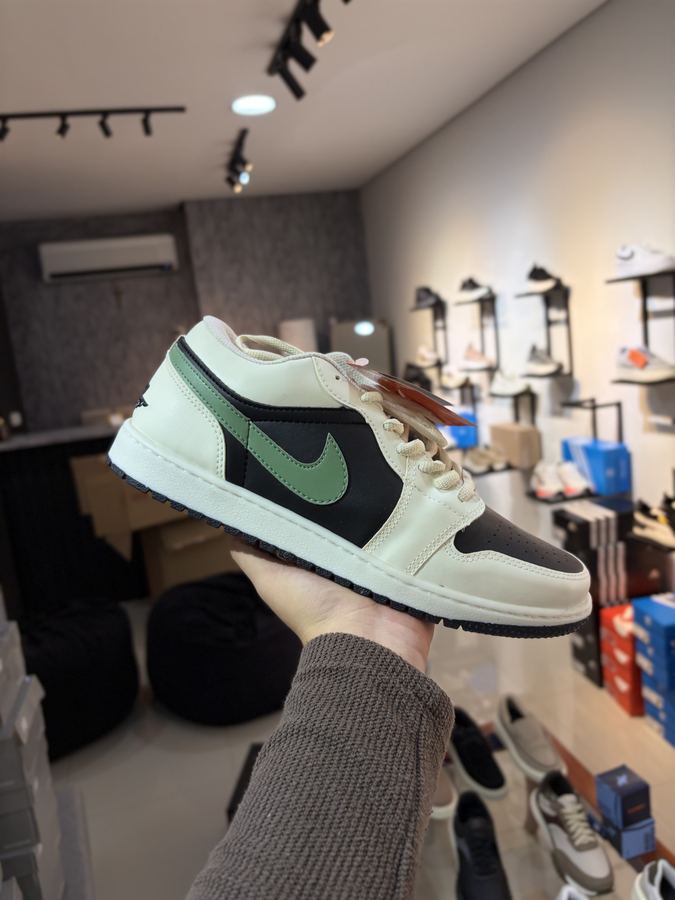 Tênis Air Jordan 1 Dunas Preto/Verde